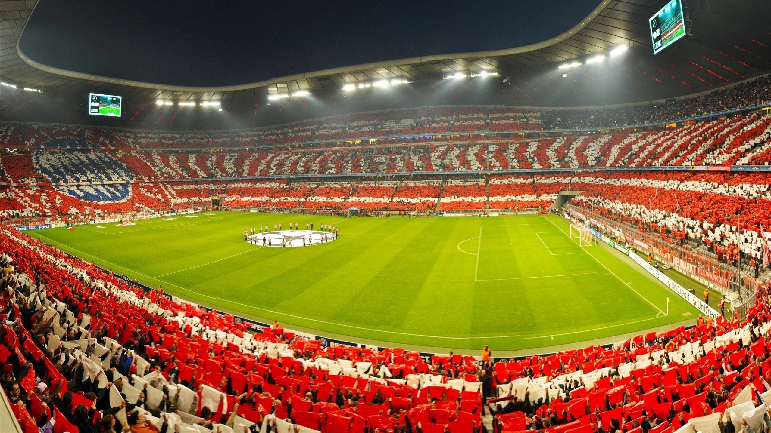 利物浦不断突破！，莱万多夫斯基连续五场比赛得分超过败北赛场气氛高涨